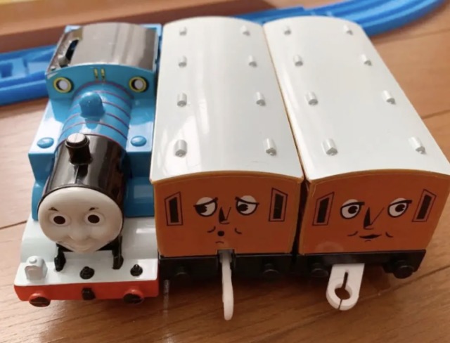 きかんしゃトーマスあちこちきょろきょろ